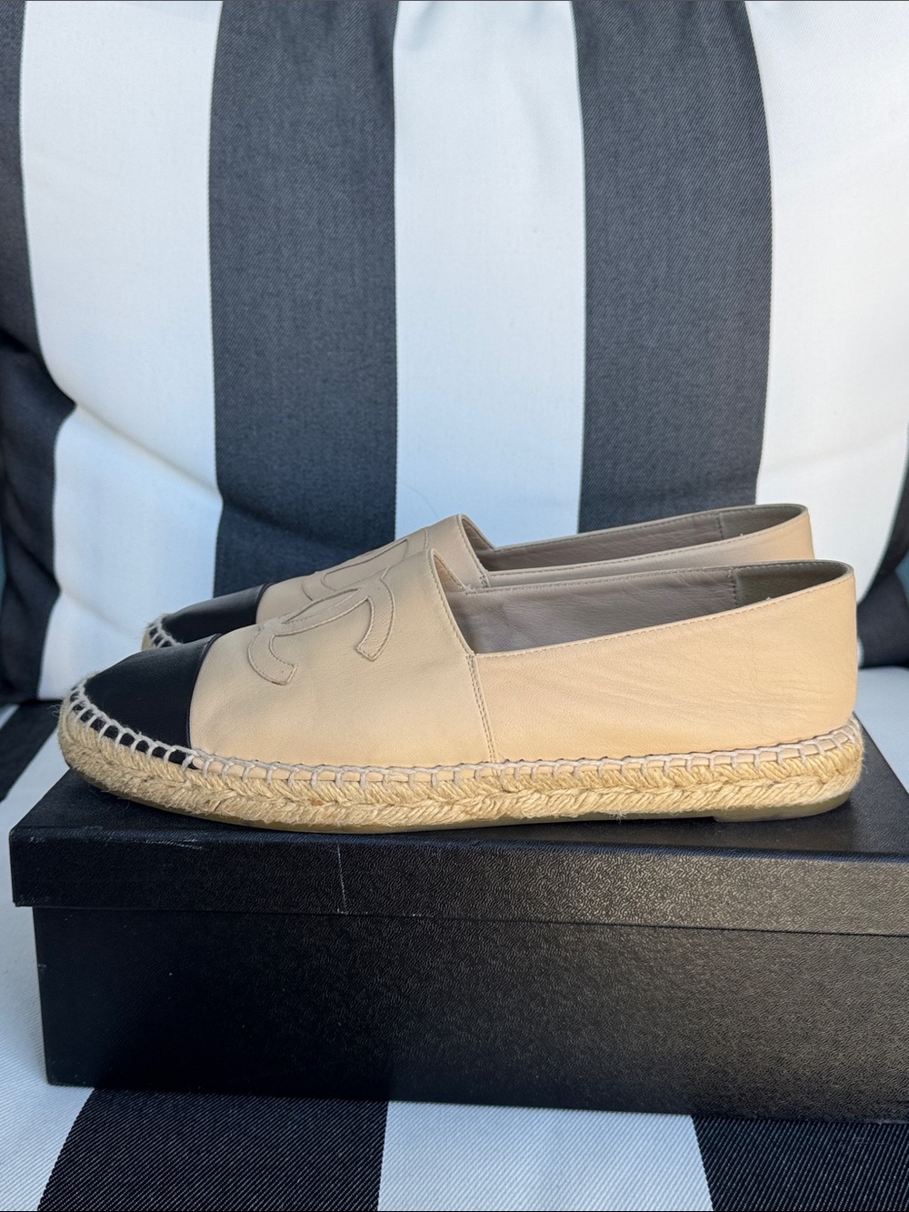 CHANEL Beige Leather Espadrilles with Black Toe Cap (pre-loved: very good) - Picture 7 of 10